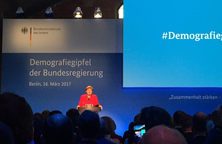 Bundeskanzlerin Angela Merkel auf dem Demografiegipfel