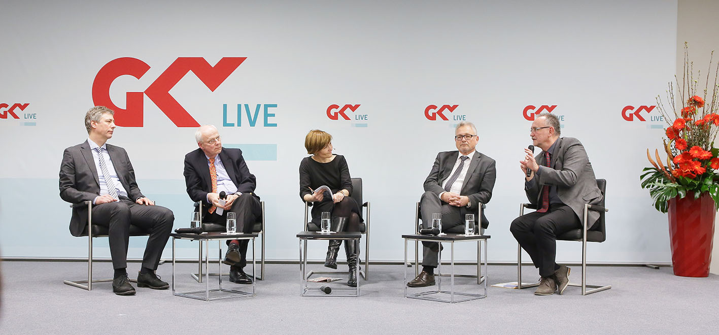 Eine angeregte Podiumsdiskussion unter Experten: Prof. Dr. Christian Wrede, Johann-Magnus v. Stackelberg, Moderatorin Cordula Tutt, Lothar Riebsamen, Dr. Peter Noack (v.l.n.r.)