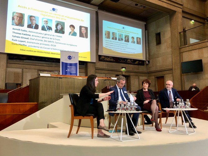 Das Podium auf einer Konferenz in Paris im März 2022, unter anderem mit Dr. Doris Pfeiffer